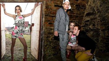 Пацан долбит бабу и ее парня