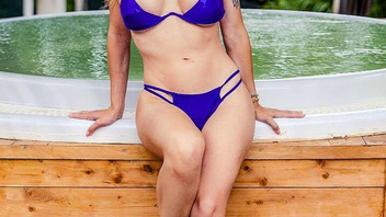 Черный мужик  ебенит в киску и ротик  белокожую телочку