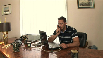 Сучка долбится в ротан и в анальный проход