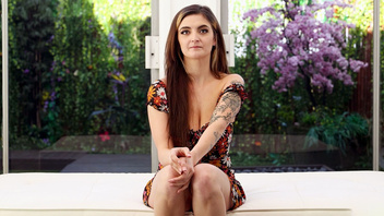 Сисястая шаболда обожает хуй