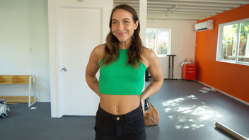 Минет и по письке,  молодая деваха трахается