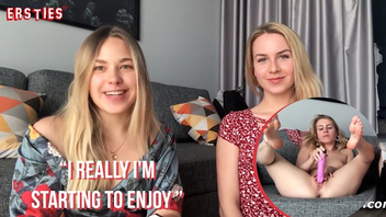 Блондинки лесбиянки  отлично шалят орально