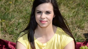 Крошка обожает пососать и получить в пизду