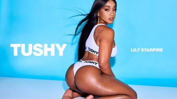 Красотку негритянку самец  жестко ебет в ротик и в жопу