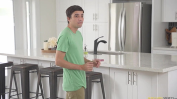 Классная телочка вкусно стонет от ебли