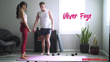 Гибкую красивую девку шпилит парень