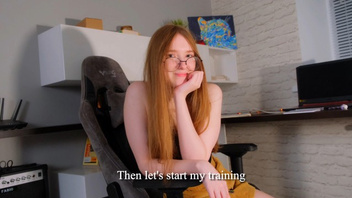 Рыжеволосая девка молодка ебется и сосет хуй