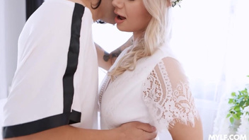 Жаркий трахач для милой блонды