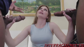 Черные  самцы поебали белокожую  телку