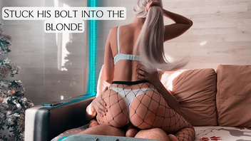 Очень сексапильная блонда классно трахается