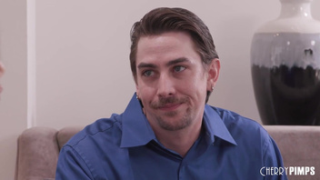 Мужик смотрит, как его сисястую сучку жарит другой