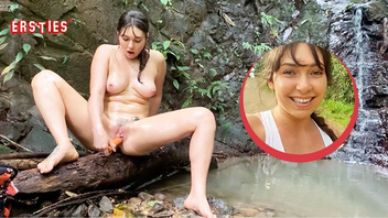 Мастурбация сисястой бабы на природе