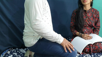 Домашний шпиль, самец дерет подругу