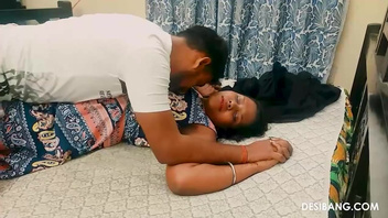 Горячо ебет свою пышногрудую суку