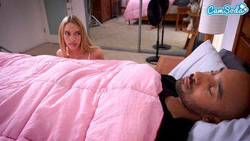 Крошка  Хлоя Капри (Khloe Kapri)  сосет и ебется