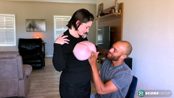 Очень  грудастую сучку отлично отодрал  мужик