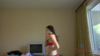 Ебливая сисястая брюнетка в домашке