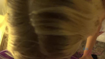 Ебет  телочку в анал и снимает  порнушку