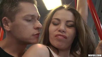 Классный трахач  с пышногрудой крошкой