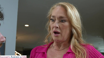 Зрелую маму круто  выебал крепкий хуец