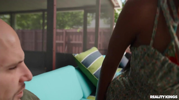 Большой конец отлично имеет сексапильную бабу