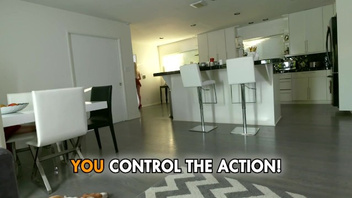 Блондиночка и брюнетка ебутся с одним