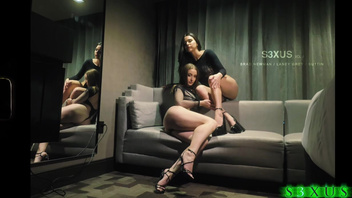 Ебля на троих, хуй и красивые телки