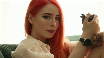 Рыжая красотка отлично шпилится