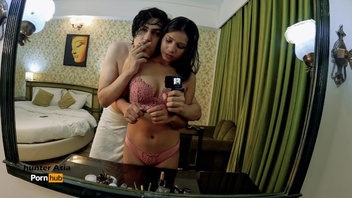 Ощупал свою красавицу и выебал