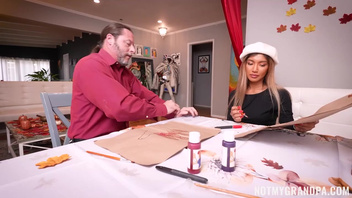 Девушка милашка трахается с опытным мужиком