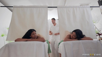 Дал шикарной бабе пососать хуй и выебал