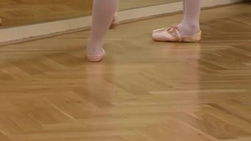 Бабы лесбухи ебутся  использовав игрушки