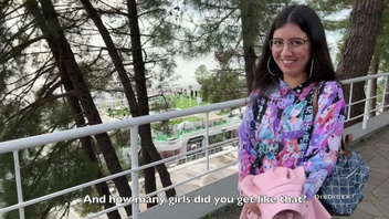 Веселая телочка согласна трахнуться