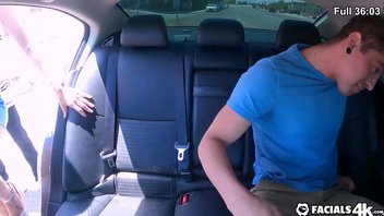 Сняли милую блондиночку  и вдвоем ее зажарили