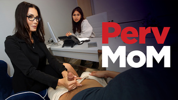 В  офисе отлично трахнул  телочку