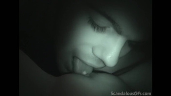 Знакомая сучка отлично сосет конец