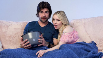 Симпатичная телочка милашка круто ебенится