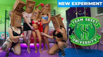 Групповой секс парня с девками