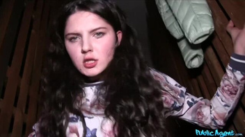 Страстно поебал свою знакомую курву