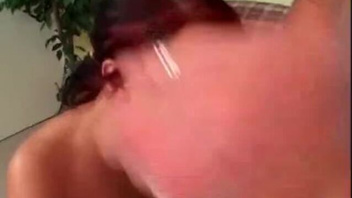 Красивая сисястая шлюшка круто трахается