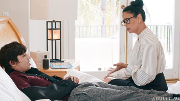 Мачеха ебенится с молодым пасынком