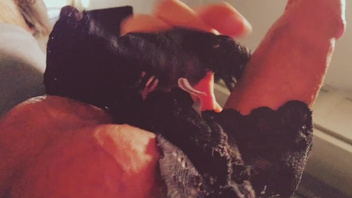 Извращенец пердолит игрушечную бабу