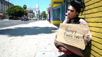 Шлюшка получила очень крепкий хрен