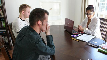 Приятели опустили горячую телочку