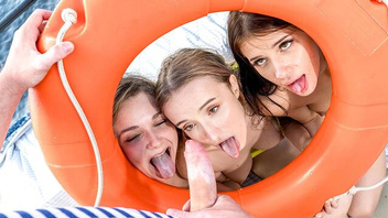 Молодых подруг долбит один пацан