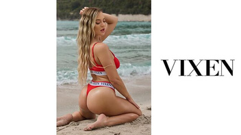 Сексапильная самка круто долбится