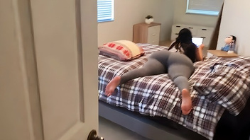 Трудно устоять перед этой задницей