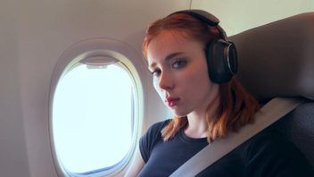 Рыженькая красивая девка круто долбится