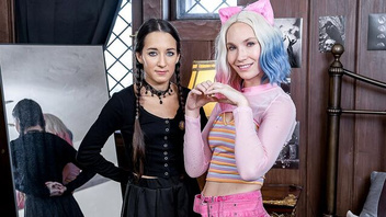 Две милые лесбиянки использовали игрушки