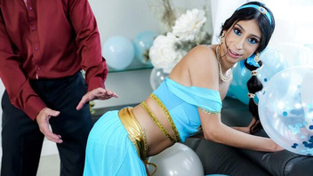 Массивный хер отлично растянул давалку